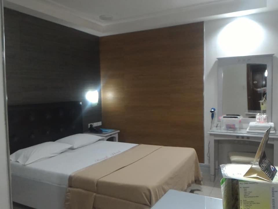 ジャルディン デ ロザール ホテル Pasig City エクステリア 写真